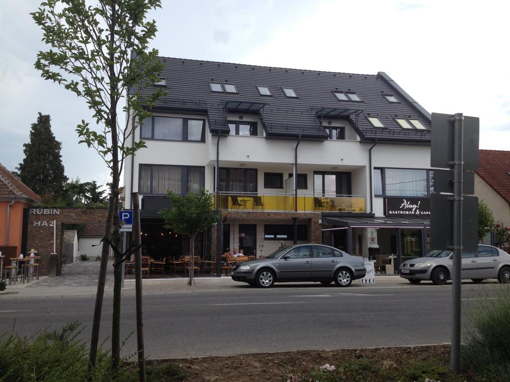Rubin Apartman Sarvar Exterior photo